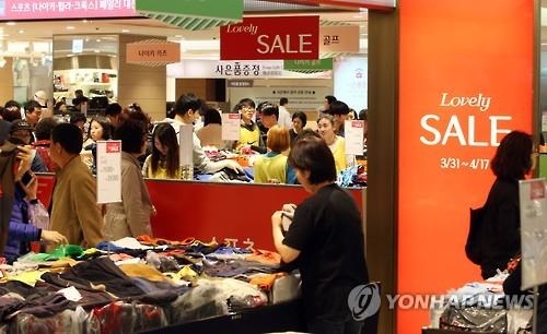 제철 수산물부터 골프웨어까지…백화점 봄세일 '풍성' - 2