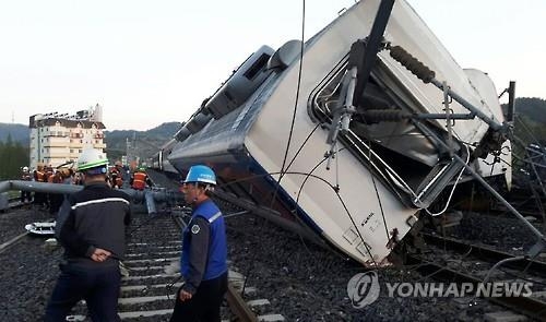 여수서 무궁화호 탈선…9명 사상, 순천-여수역 운행 중단(종합) - 2