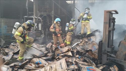 울산 사료 제조공장에서 불…인명피해 없어 - 2