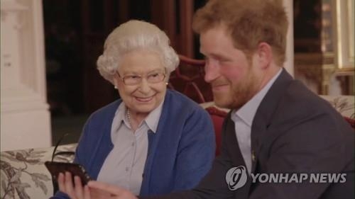 "덤벼봐!" 해리왕자·오바마 부부, 상이군인행사 알리려 '맞짱' - 3