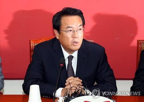 '長考' 돌입 정진석, 친박·비박 프레임 타파 묘수 있나(종합2보) - 2