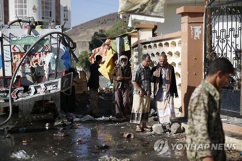 예멘서 연쇄 자폭 테러로 최소 45명 사망…IS "우리가 했다" - 2