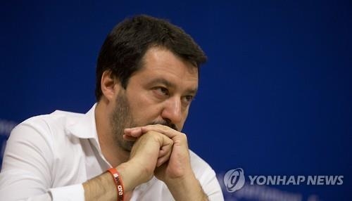 伊 前대통령-우파정당 설전 "외국인 혐오증" vs "병원 데려가야" - 3