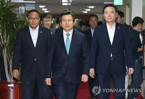 황총리 "국회법 위헌소지…행정부 견제가 아니라 통제" - 2