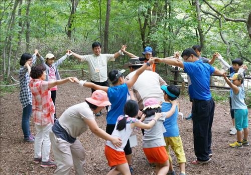덕유산 국립공원 '아토피 제로 캠프' 운영 - 2