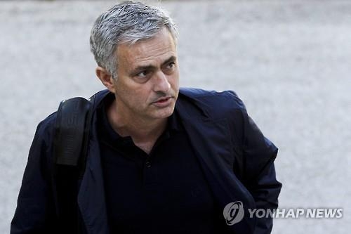 모리뉴 맨유 감독, 애니메이션에서 '교황' 목소리 출연 - 2