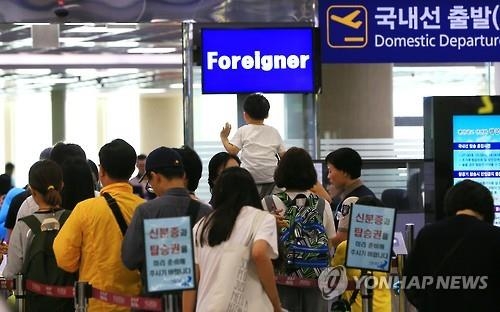 불볕더위 한풀 꺾인 현충일…유원지·축제장 '북적' - 4