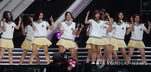 아이오아이 유닛, 8월께 새 앨범으로 컴백 - 2