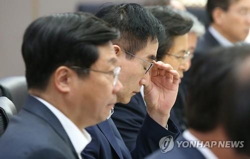'승진 통로·여초현상' 도서벽지 여교사 배치 막을 방법 없다 - 4