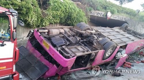 "중대 교통사고 낸 관광버스 업체 감차 명령은 정당" - 2
