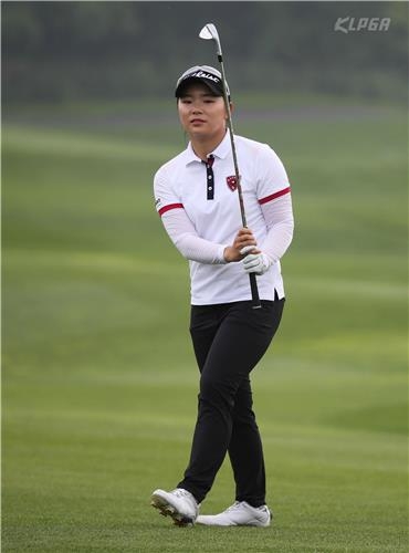 -S-Oil골프- 신인 이다연, 코스레코드 타이로 공동 선두 - 2