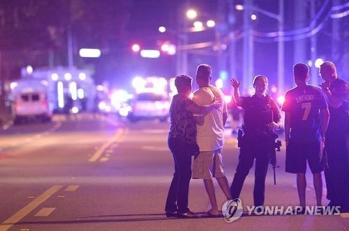 또 소프트타깃 테러?…주말 한밤중 총기난사에 전세계 경악 - 2