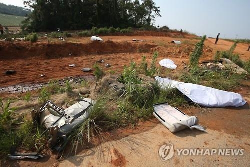 조종 훈련중 경비행기 추락, 3명 사망 "빙글돌다 곤두박질"(종합2보) - 2