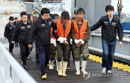 한강 하구에서 나포된 중국어선 선장 등 6명 구속 - 2