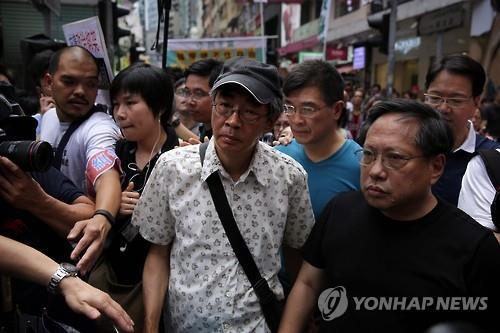 홍콩인 수천명, 출판업자 불법구금 의혹 진상규명 요구 시위(종합) - 2