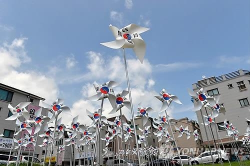 광복절 71주년 전야…원주시 '태극기로 물든다' - 2