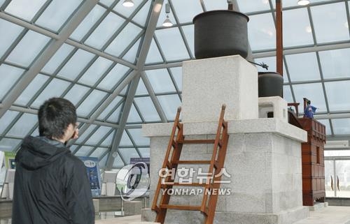 애물단지 된 '춘천 물시계'…15억 혈세 날리고 철거 - 2