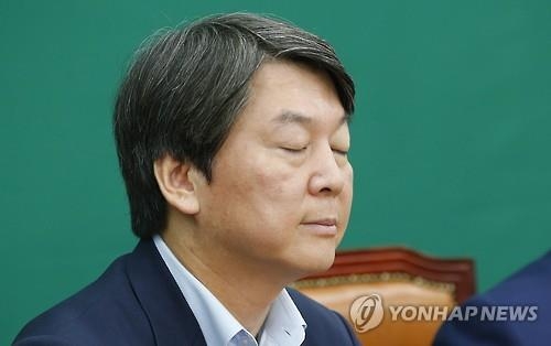 고개숙인 두 野 대표…질주하던 '巨野' 도덕성 논란에 휘청 - 3