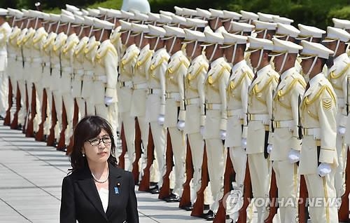 "日국민 52%, 아베 임기연장 부정적…43% 방위상 인사에 부정적" - 2