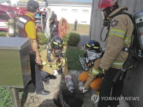 폭염속 정화조 들어갔다 유독가스 질식…2명 사망·1명 중상(종합2보) - 2