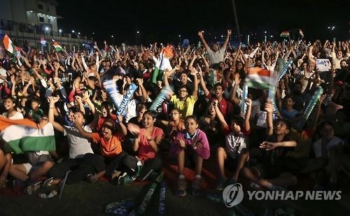 <올림픽> 인도, '메달 가뭄' 속 여자 선수들 잇단 선전에 환호 - 3