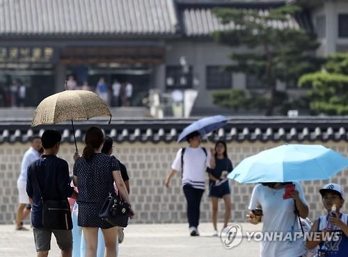 서울 올 최고기온 경신…도심속 시민 '폭염피로' 호소 - 2