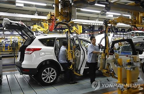 중국 환경규제 세진다…자동차회사 수익 타격 우려 - 2