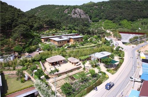 '노무현 고향' 봉하마을 들판서 생태문화 체험한다 - 2