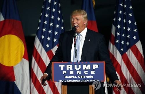 '언론과의 전쟁' 트럼프, 남녀진행자 로맨스 암시-정신이상 주장 - 2