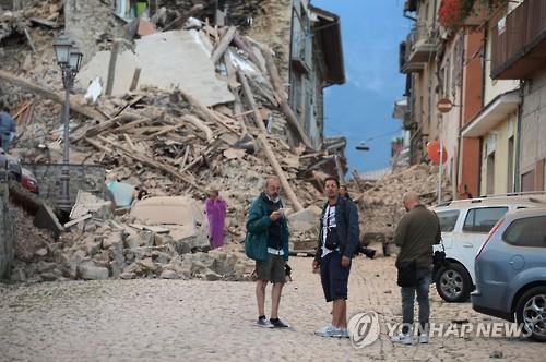 이탈리아 산골 덮친 지진악몽…마을절반 사라지고 최소10명 사망(종합) - 5