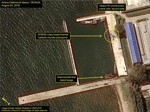 美전문가 "北, 신포급보다 더 큰 미사일탑재 잠수함 개발중"(종합) - 3