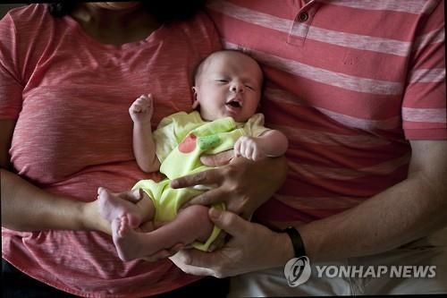 인도, 대리모 규제 나서…"외국인·게이 커플 대리모 출산 안돼" - 2
