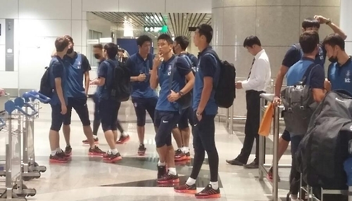 말레이시아 쿠알라룸푸르 공항에 도착한 축구 대표팀 선수들.(콸라룸푸르=연합뉴스)