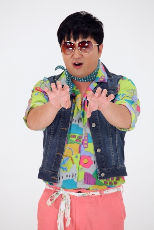 정형돈, 1년만에 방송 복귀…무대는 '주간아이돌' - 1