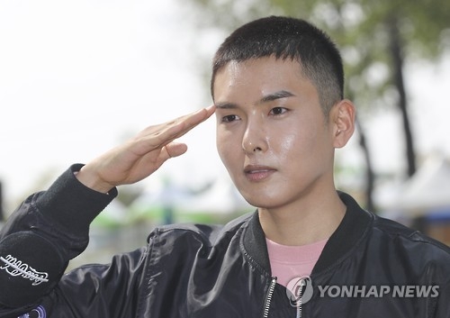 슈주 려욱 현역 입대…"건강히 다녀오겠습니다"(종합) - 1