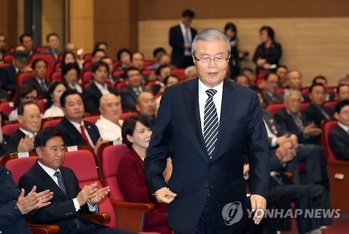 <임기내 개헌> 김종인 "대통령 결심 옳아…최순실과 개헌은 별개 사안" - 1