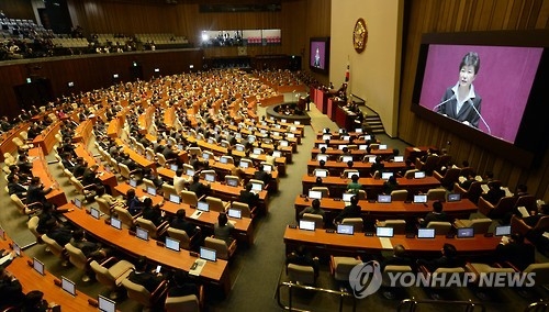 朴대통령 '개헌 드라이브'에 정치권 요동…대선정국 격랑속으로 - 1