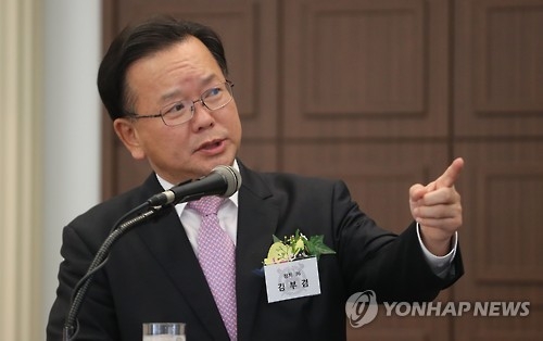 <임기내 개헌> 김부겸 "개헌특위 만들자…대통령 주도 안돼" - 1