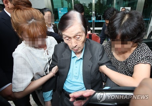 퇴원하는 신격호 롯데그룹 총괄회장