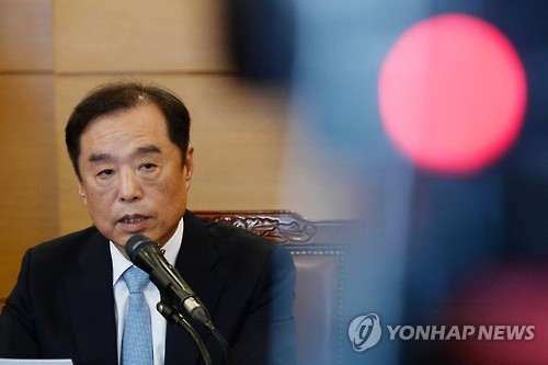 (서울=연합뉴스) 김병준 국무총리 내정자가 3일 오후 서울 종로구 통의동 금융감독원 연수원에서 기자간담회를 하고 있다. 2016.11.3