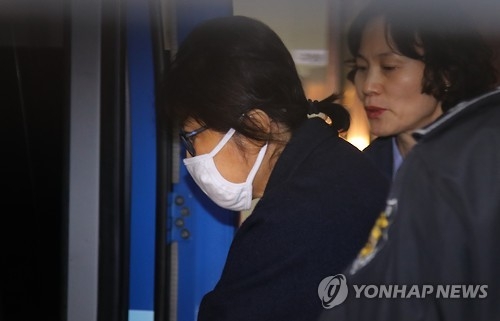 검찰 조사 마치고 구치소로 돌아가는 최순실
