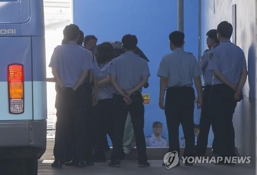 우산도 전관예우?