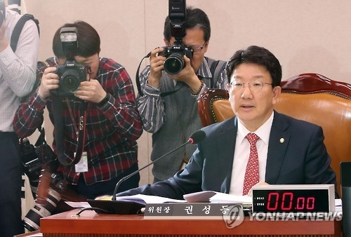 의사봉 두드리는 권성동 법사위원장