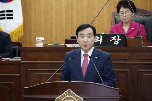 시정연설하는 박천동 울산 북구청장