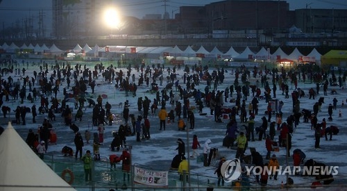 '밤이 즐거운 화천산천어축제'…야간 행사 대폭 확대 - 1