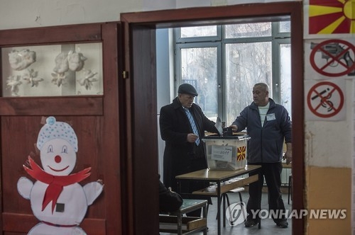 재투표를 하는 마케도니아 테아르체 주민
