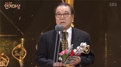 "블랙과 스타는 한몸" "데뷔 20년만에 첫상"…시상식 '말말말' - 3