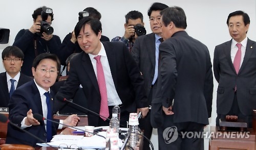 "덴마크 가자" "특검법 고치자"…국조특위 '활동 연장' 시끌 - 1
