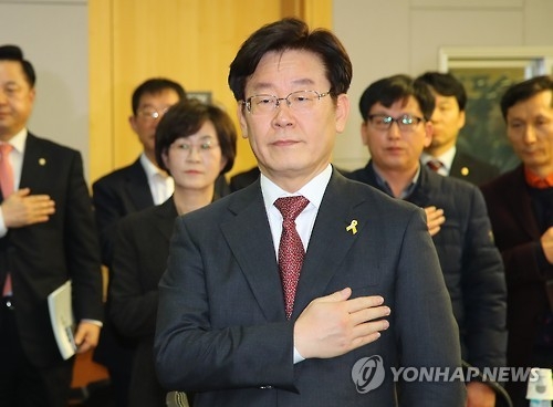 이재명 "'개헌보고서' 파문에 항의 문자폭탄, 黨을 망치는 행위" - 1