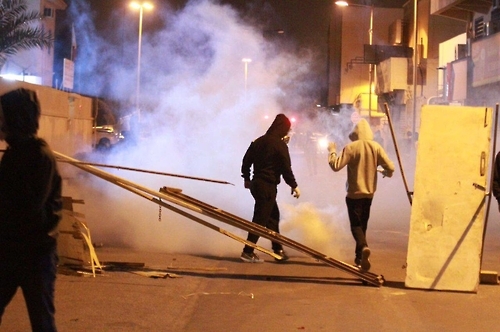 15일 밤 바레인서 벌어진 반정부시위[트위터]